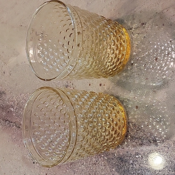 2 Beautiful Glasses - Picture 1 of 7